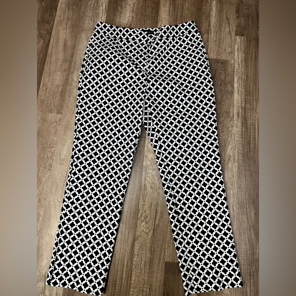 Dana Buchman Black and White Patterned Pants,‎ Size 8